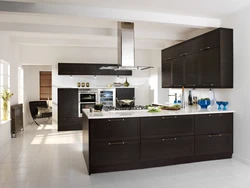 What colors does wenge go with in the kitchen interior?