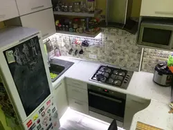 Тоңазытқыш пен ыдыс жуғыш машинасы бар ас үй 5 шаршы метр дизайн