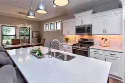 Дизайн кухни с каменной столешницей