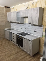 Oshxonaning ichki qismidagi biskay qarag'ay fotosurati