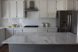 Ошхонаҳо бо countertops мармар ва акс пешдоман дар дохили