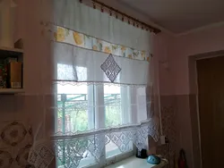 Ас үй фотосуретіндегі рустикалық перделер