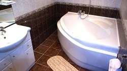 Bath design in Khrushchev with a corner bath