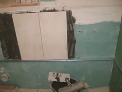 Ванна бөлмесінің фотосуретінде қабырғаға плиткаларды қалай дұрыс төсеу керек
