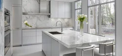 Kitchen design with marbled splashback