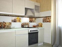 Tiling the kitchen wall photo