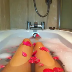 Photos of beauties in the bathroom