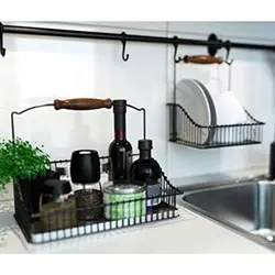 Черный рейлинг для кухни в интерьере