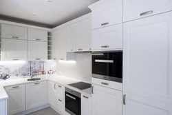 White kitchens in a modern style glossy corner photo