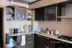 Кухни фото в углу трубы