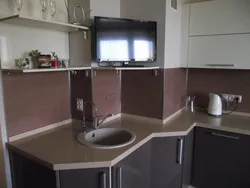 Quvur burchagidagi oshxona fotosurati