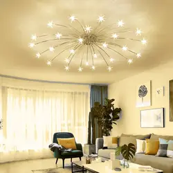 Төбенің төмен фотосуреті бар қонақ бөлмесінің фотосуретіне арналған люстралар