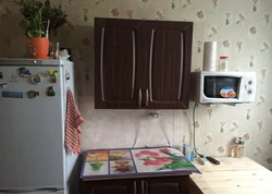 Как повесить микроволновку в маленькой кухне фото