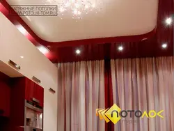 Oshxonada shiftdagi fotosuratda korniş bilan to'xtatilgan shiftlar