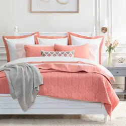Coral bedroom photo