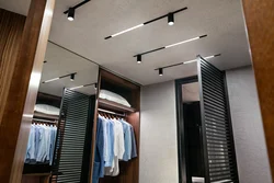 Design of track lamps in the hallway