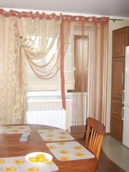Eshik oynalarida oshxona dizayni pardalari