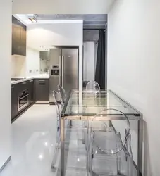 Şüşə masa fotoşəkili ilə mətbəx interyeri