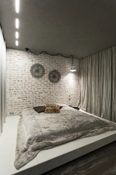 Loft üslubunda yataq otağının yüngül dizaynı
