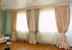 Екі терезеге арналған қонақ бөлмесіне арналған перде дизайны
