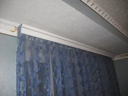 Ас Үйдегі Аспалы Төбелері Бар Перделердің Фотосуреті