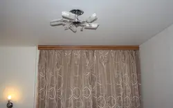 Oshxonada To'Xtatilgan Shiftli Parda Tayoqlarining Fotosurati