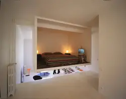 Niş fotoşəkildə yataq otağı