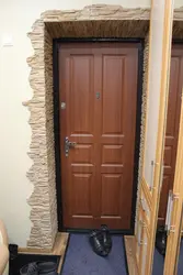 Дәліздің кіреберіс есіктерін безендіру фотосы