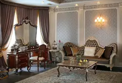 Обои в классическом стиле для гостиной в интерьере фото
