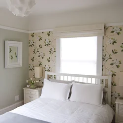 What wallpaper is best to choose for a small bedroom photo design