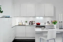 Угловые кухни белые матовые фото