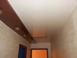 Дәліздегі фотосуреттегі құбырды жабыңыз