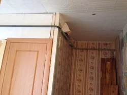 Закрыть трубу в прихожей фото