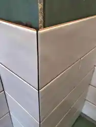 Уголки на плитке в ванной фото