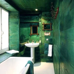 Bath interior in emerald color