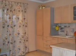Bej mətbəx fotoşəkili üçün pərdələr hansı rəngdədir