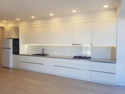 Photo of kitchen without handles, straight