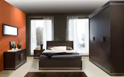 Интерьердегі қараңғы жатын бөлме