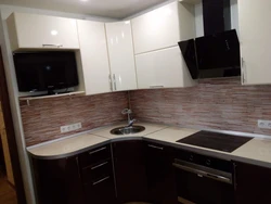 Фото кухонных гарнитуров на кухню 8 м