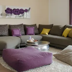 Color combination with lilac in the living room interior