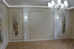 Лепнина в интерьере в гостиной на стене