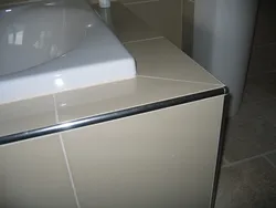 Фото угла ванны плиткой