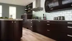 Wenge döşəmə ilə mətbəx interyeri