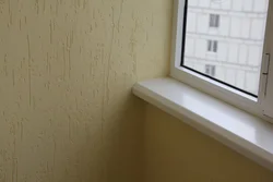 Аздабленне лоджыі дэкаратыўнай тынкоўкай фота