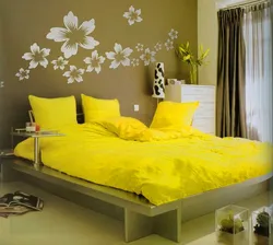 Yellow bedroom wallpaper in the interior