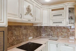 Klassik üslubda fotoşəkildə mətbəx backsplash üçün plitələr