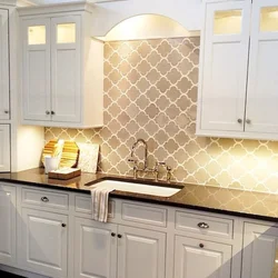 Сафолҳои барои backsplash ошхона дар акс сабки классикӣ