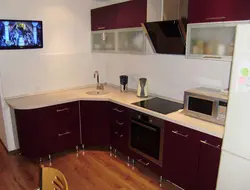 Künc mətbəxi dizaynı 9 kv.m. televizor şəkilli