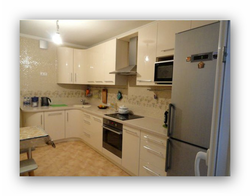 Corner kitchen design 9 sq.m. with TV photo
