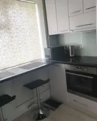 Тарҳи Ошхона Дар Хрущев Бо Тиреза Ва Countertop